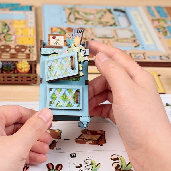 DIY Book Nook Kit: Anna‘s Blue Blossom