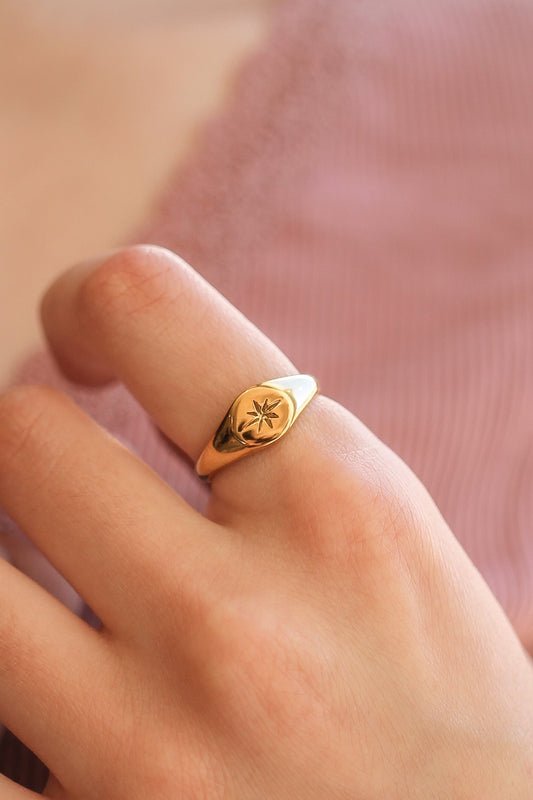 Estelle Ring, Starlight Signet