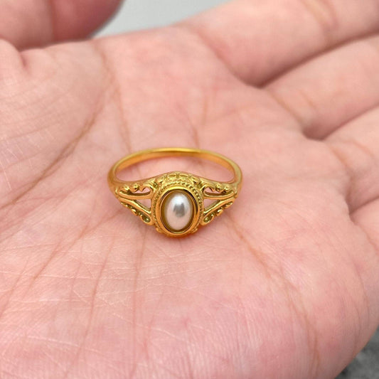 Vintage Pearl Gold Ring